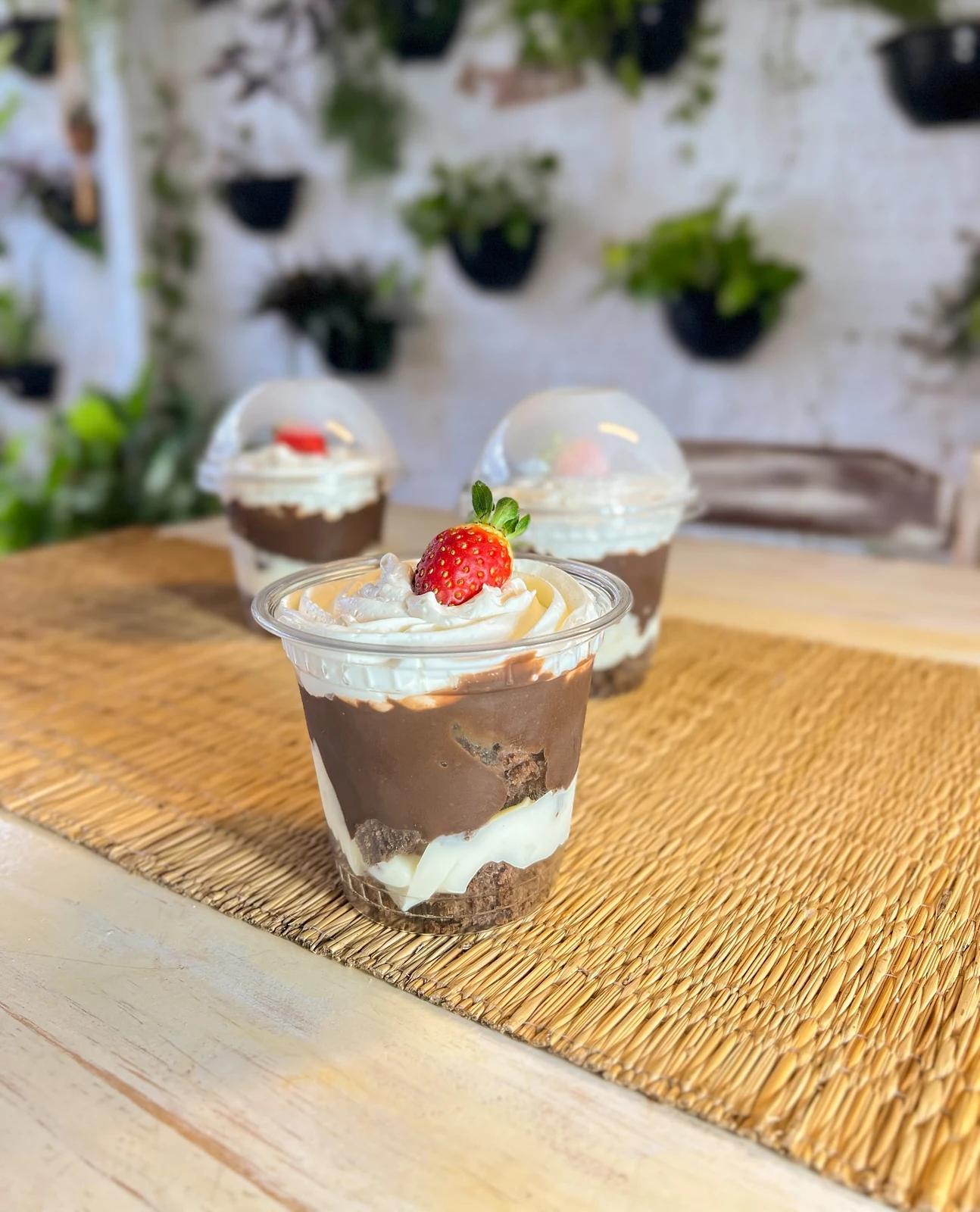 Bolo no pote — publicação de Lyra Confeitaria e Café