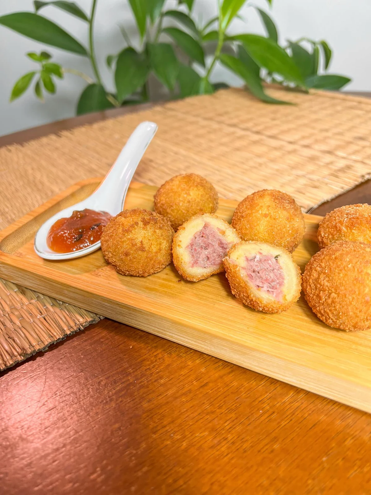 Bolinho de mandioca — publicação de Lyra Confeitaria e Café